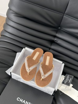 Chanel 25C新品夹脚人字拖鞋!这一系列这真的是绝了 怎么会这么美!夏天真的是无敌搭配可盐可甜 1011