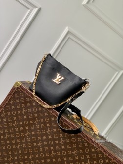 LV M24006 黑色Lock and Walk水桶包 粒面牛皮革