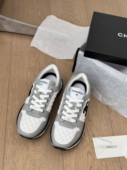 Chanel 24K早秋新款菱格熊猫板鞋!香奈儿的新款熊猫板鞋就是香~米黑搭配也是经典色泽,让整体颜 1132