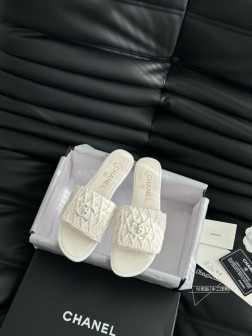 Chanel 25C新款书包扣拖鞋回归的经典书包扣设计 特别Vintage 复古味十足乐福鞋也长到了 478