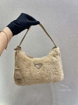 Prada 普拉达 Pouch Hobo 毛绒包 高仿 软绵绵 秋冬爆款 复刻