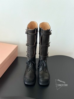 Miumi24秋冬走秀款复古机车靴年度可以封神的战靴 朋克风满满 既能当甜妹又能扮拽酷 越看越上 707