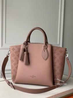 LV M55030 蝙蝠隔层包 全皮冲孔流苏 小牛皮