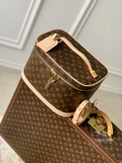 LV M47280 Monogram帆布化妆箱,拉链开合,多功能设计,顶级A货