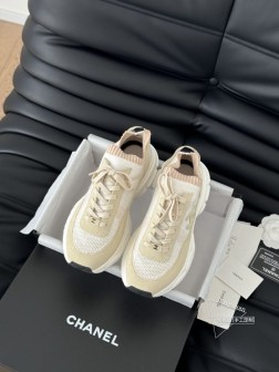 Chanel 25C新款熊猫运动休闲鞋百搭小白鞋 款式搭配不会出错撞色搭配活力满满啊 侧面压印log 160