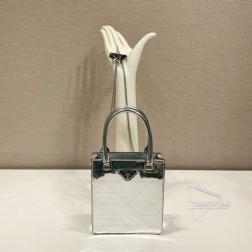 Prada 1BA331 菱格镜面拖托包 小号方形托特包 亮面皮革 价格