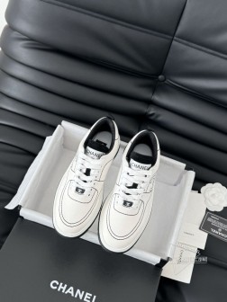 Chanel 25C新款熊猫运动休闲鞋百搭小白鞋 款式搭配不会出错撞色搭配活力满满啊 侧面压印log 137