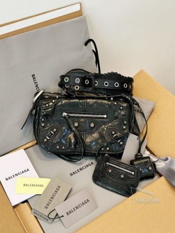 Balenciaga le Cagole 翻盖包 男士时尚机车包 皮质