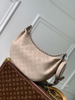 LV M22823 Baia 中号手袋 灰色 Mahina 皮革材质