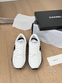 Chanel 24K早秋新款菱格熊猫板鞋!香奈儿的新款熊猫板鞋就是香~米黑搭配也是经典色泽,让整体颜 1133