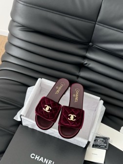 Chanel 25C新款书包扣拖鞋!这一季的蜜儿拖上脚太好看了上脚巨显细长 灰常滴高级!鞋面羊皮 内 960