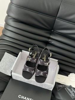 Chanel 25s小香春夏新款凉鞋非常火爆 非常难买的一款鞋全网最火的厚底凉鞋 可想而知小香控不可 552