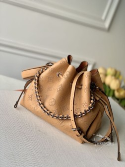 LV M57068 Bella 水桶包 天然牛皮镂花 金属光泽