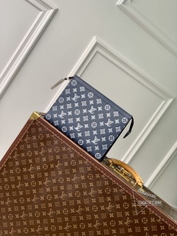 LV M61692 Monogram Eclipse帆布中号Pochette Voyage手袋