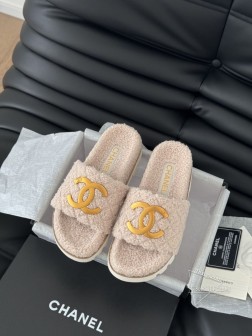 Chanel 24B新款毛毛拖鞋!这款毛拖真的是真太可爱了~柔软蓬松的毛毛,舒服暖脚!增高显腿长!秋 1137