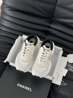 Chanel 25C新款熊猫运动休闲鞋百搭小白鞋 款式搭配不会出错撞色搭配活力满满啊 侧面压印log 202