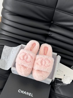 Chanel 24B新款毛毛拖鞋!这款毛拖真的是真太可爱了~柔软蓬松的毛毛,舒服暖脚!增高显腿长!秋 1475