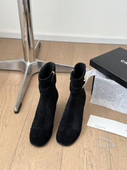 Chanel 24B秋冬新款靴!这双最新款的靴子太好看啦 最上面筒靴旁边的小logo给整体增加了小细 1019