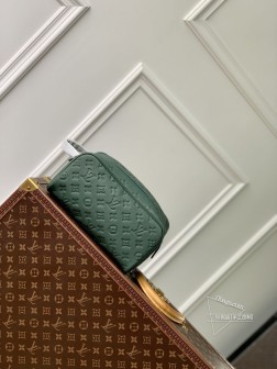 LV M24442 DOPP KIT 盥洗袋 Monogram 压纹材质 柔软耐磨
