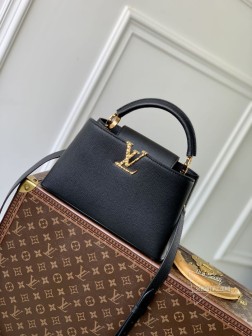 LV M24666 黑色小号 Capucines East West 手袋，锻纹LV字母