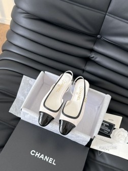 Chanel 24K走秀款玛丽珍单鞋简约又不失甜美俏皮!鞋头经典拼色简约易搭,搭配一字带更加跟脚。内 1347