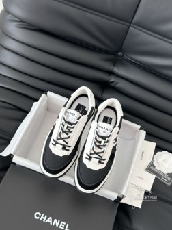 Chanel 25C新款熊猫运动休闲鞋百搭小白鞋 款式搭配不会出错撞色搭配活力满满啊 侧面压印log 155