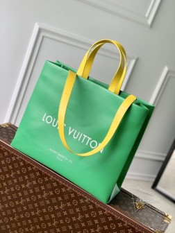 LV M24457 绿色本款 Shopper 中号手袋 柔软牛皮革