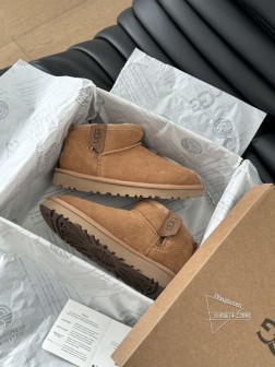 顶级版本 UGG雪地靴每年秋冬必备的单品 鞋面羊皮皮毛一体绒面羊毛 内里全真羊毛 原版大底!Size 868