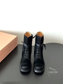 Miumi24秋冬走秀款复古机车靴年度可以封神的战靴 朋克风满满 既能当甜妹又能扮拽酷 越看越上 705