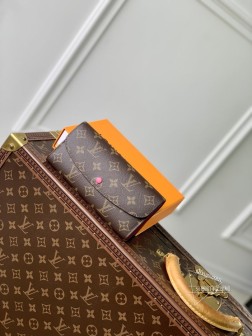 LV M60697 Emilie 钱夹 枚红色 Monogram 帆布 柔软设计