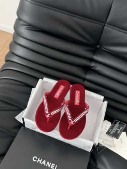 Chanel 25C新品夹脚人字拖鞋!这一系列这真的是绝了 怎么会这么美!夏天真的是无敌搭配可盐可甜 1012