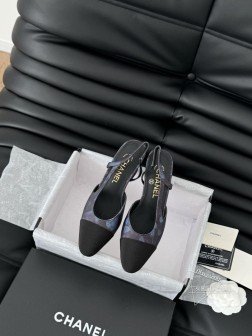 Chanel 经典slingback后空凉鞋前几年一直在做这个款今年我们还是重新购版,再次精细cop 741