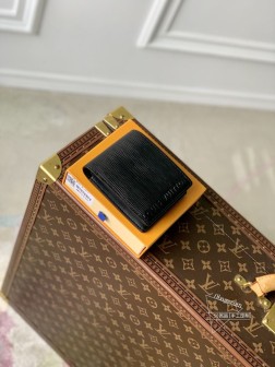 LV M83333 Epi Portefeuille Multiple 经典款 超大压纹皮革