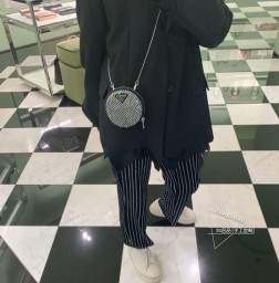 Prada普拉达 1NR003 闪钻迷你手拿包 纯手工闪钻+拆卸肩带 A货