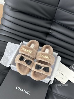 Chanel 24B新款毛毛拖鞋!这款毛拖真的是真太可爱了~柔软蓬松的毛毛,舒服暖脚!增高显腿长!秋 1497