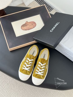 配白色飞机盒Chanel 25C隐藏款休闲小白鞋!Vintage感满满,中古复刻款get啦~小白鞋适 53