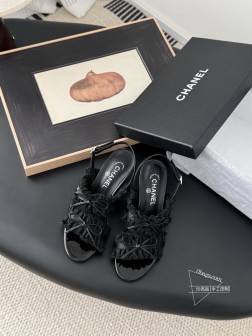 Chanel Vintage中古系列凉鞋简约而不简单的款,上脚特别显脚细。鞋面定制面,内里垫脚羊皮, 32