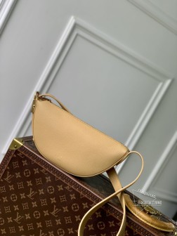 LV M83546 杏色斜挎包 小牛皮材质 现代极简设计