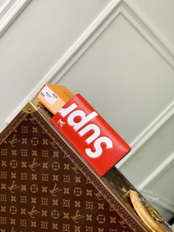 LV M67541 红色 Supreme 长方形 购物袋,牛皮材质