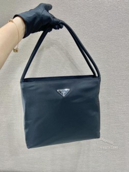 Prada 普拉达 中号托特包 进口尼龙材质 大容量 代购