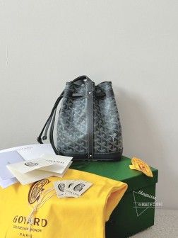 GOYARD Petit Flot 灰色水桶包：轻便耐用，完美选择