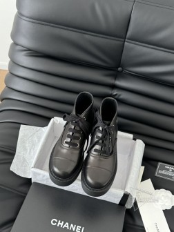 Chanel 小香24K新品短靴原版11复刻 经典中的经典无论搭配裤装还是裙装都是完美小圆头的设计很 1291