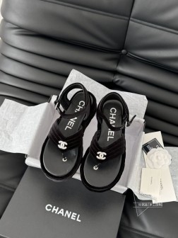 Chanel 25s小香春夏新款火爆厚底休闲凉鞋非常火爆 非常难买的一款鞋全网最火的厚底凉鞋 可想而 595