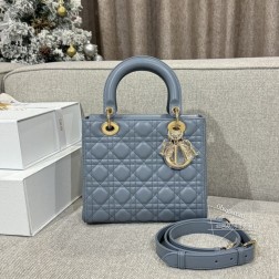 DIOR 现货～天蓝酷女孩专属时尚精必入款容量也是妥妥的各种杂物往里面丢就好了 size24cm