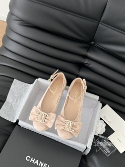 Chanel 24K走秀款玛丽珍单鞋简约又不失甜美俏皮!鞋头经典拼色简约易搭,搭配一字带更加跟脚。内 1231