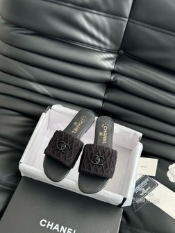 Chanel 25C新款书包扣拖鞋回归的经典书包扣设计 特别Vintage 复古味十足乐福鞋也长到了 476