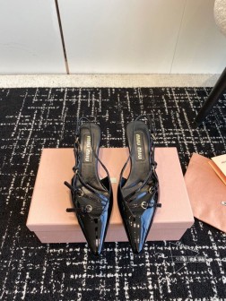 代购级MIU MI缪缪 2024早春新款后空凉鞋超级仙女 真的好甜再次击中少女心 柔软的鞋子,让所有 376