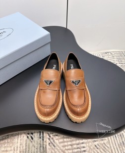 代购级Prad普拉达 24ss 秋冬 厚底三角标乐福鞋 时尚厚底休闲乐福鞋 独到味道,人人都爱也轻松 347