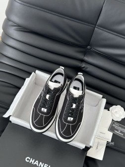 Chanel 25C新款熊猫运动休闲鞋百搭小白鞋 款式搭配不会出错撞色搭配活力满满啊 侧面压印log 138