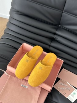 代购级别 Miumiu谬谬半拖原版购入开发 材料细节均与原版一致鞋面麂皮 内里羊皮 原版TPU大底S 1373